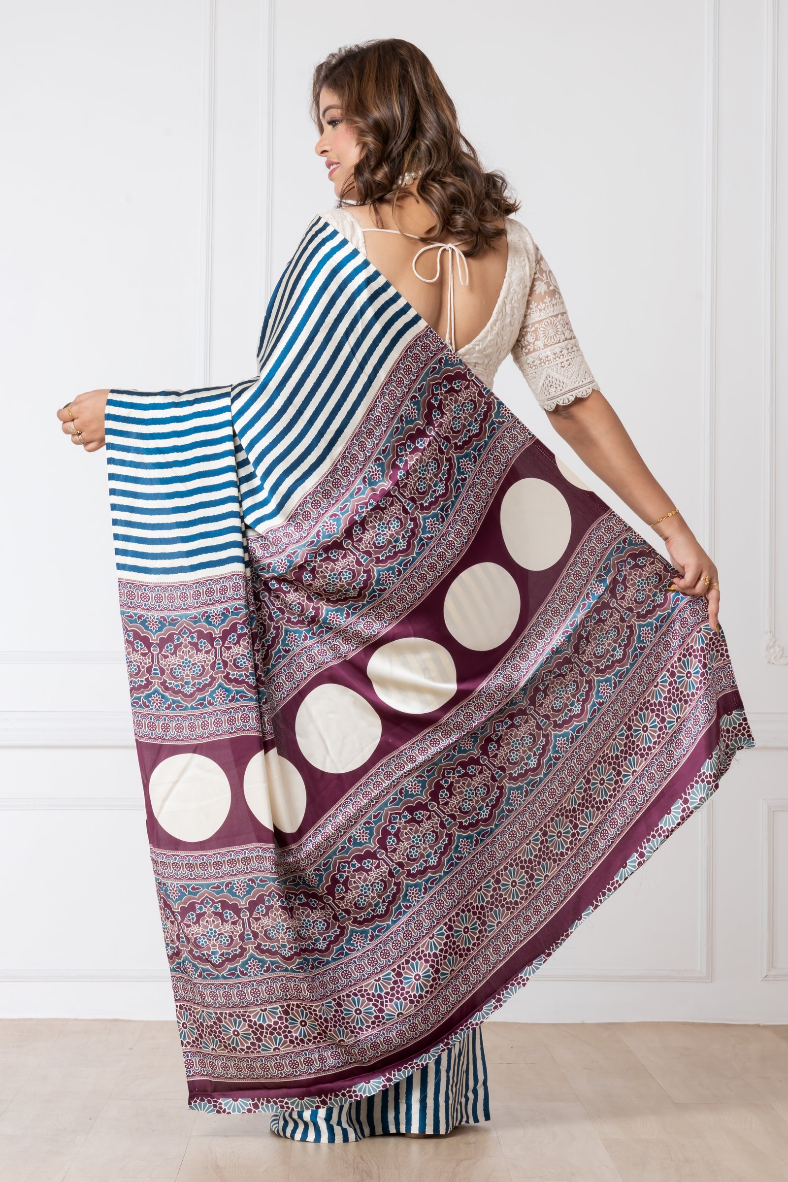 CRAPE MODEL BLUE WINE